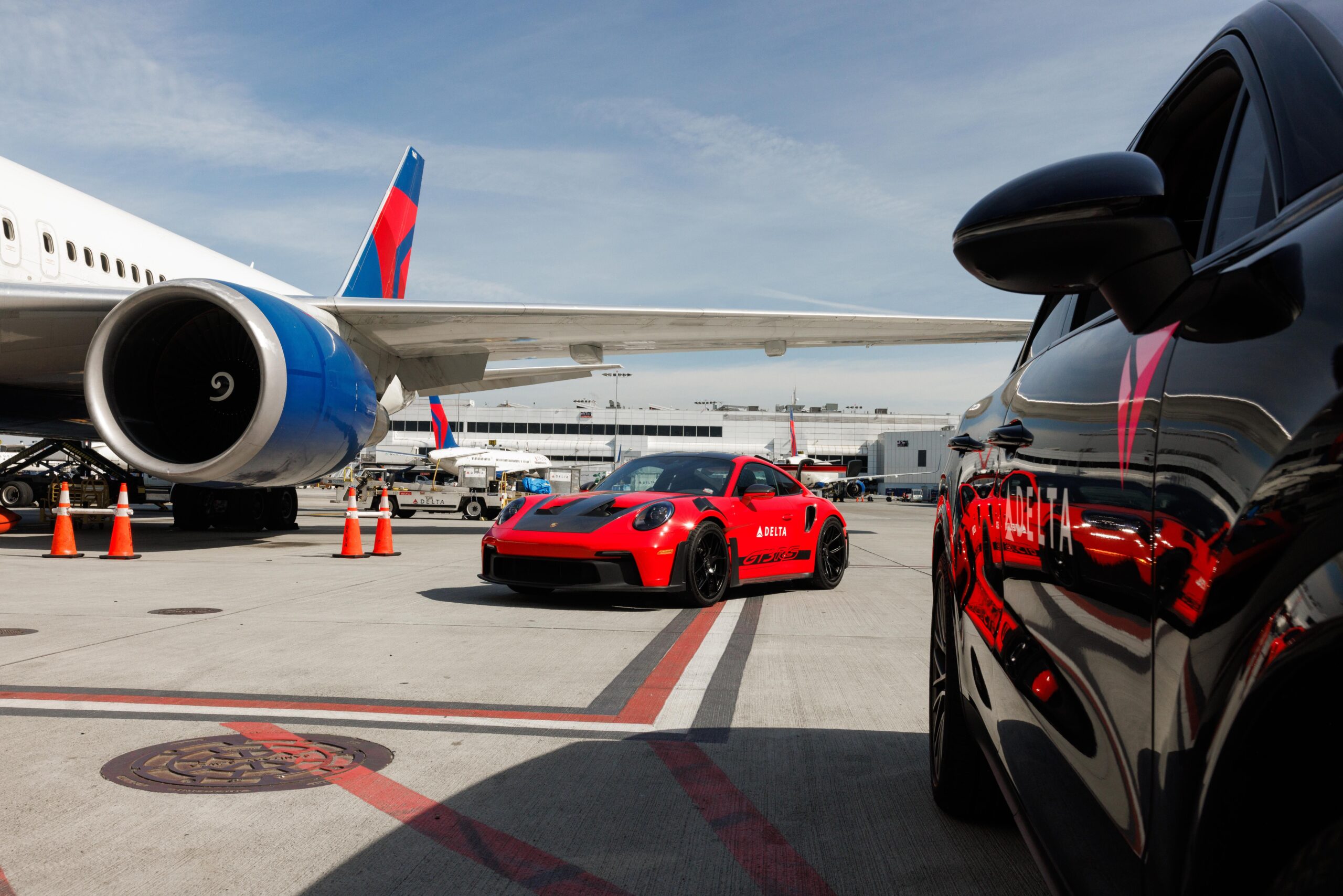 Get Whisked Away at LAX: Delta’s Porsche 911 GT3 RS Transfer Service!