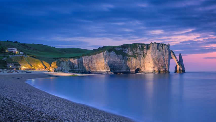 Why You Should Visit Étretat, France: A Stunning Coastal Gem