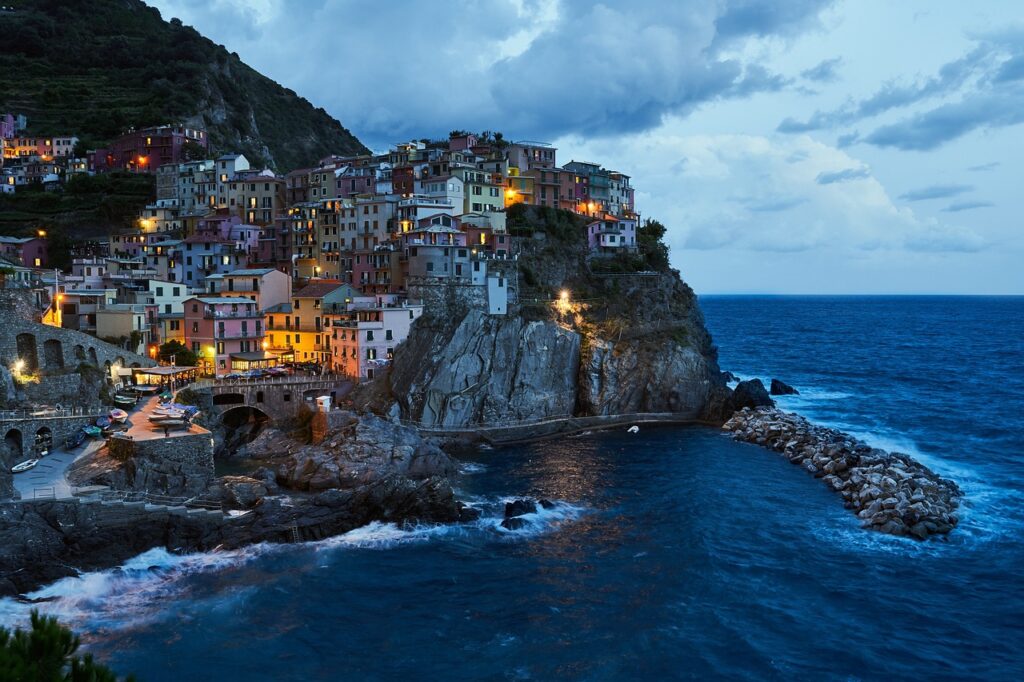 cinque terre, manarola, blue hour